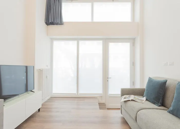 A Step From The Dome Apartment By Rent All Como