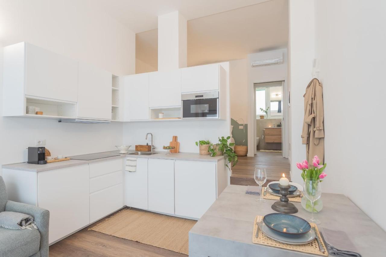 A Step From The Dome By Rent Appartement Como